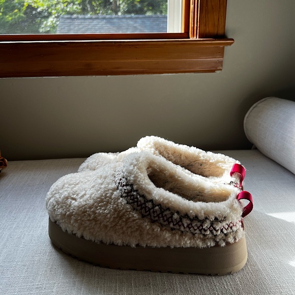UGG Taz Platform Slippers in Sherpa - Picture 3 of 4